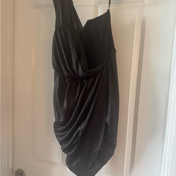 Elegant Black Draped Dress - Picture 1 of 6
